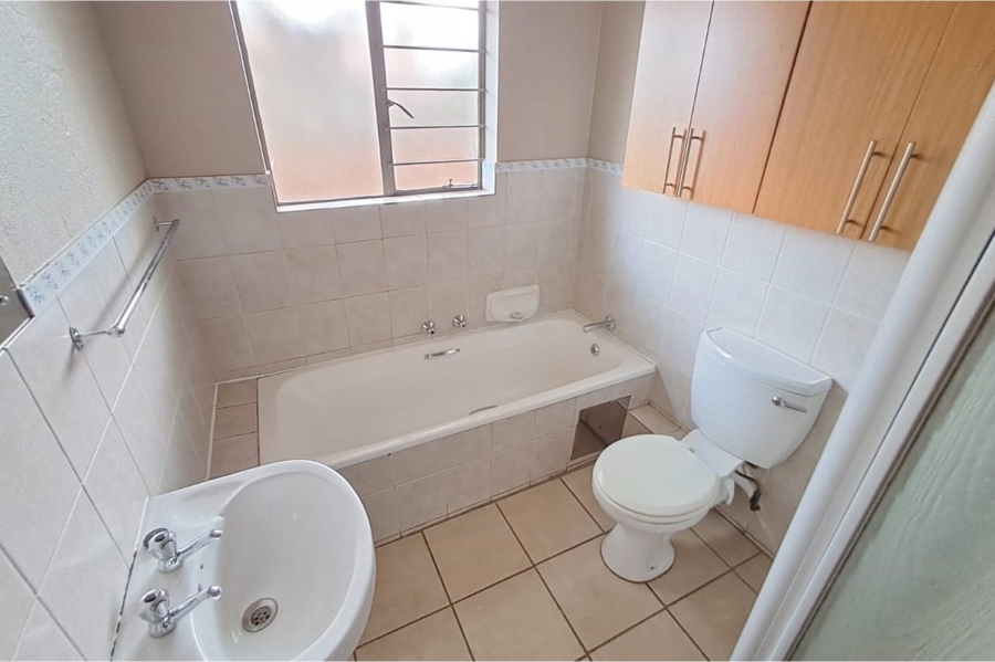 2 Bedroom Property for Sale in Amberfield Gauteng
