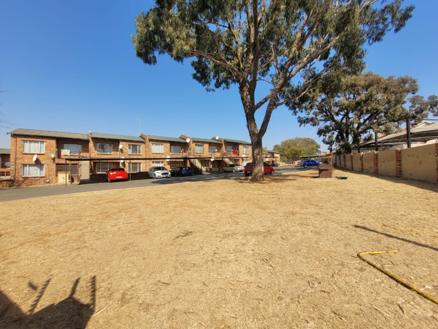 2 Bedroom Property for Sale in Groblerpark Gauteng