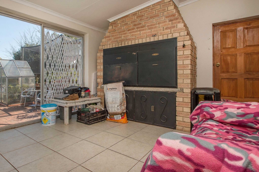3 Bedroom Property for Sale in Roodekrans Gauteng