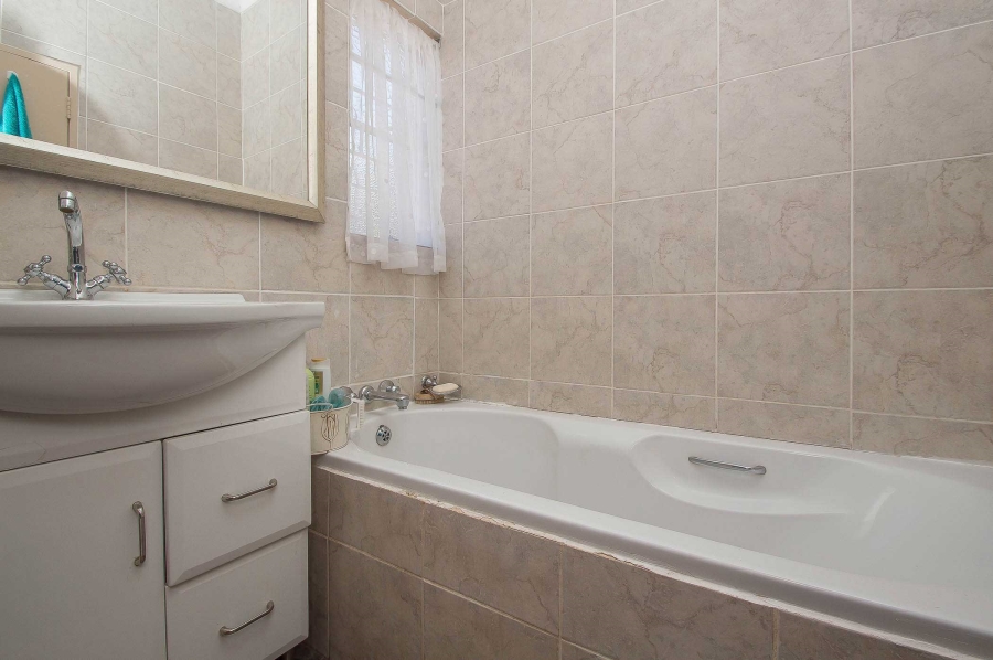 3 Bedroom Property for Sale in Roodekrans Gauteng