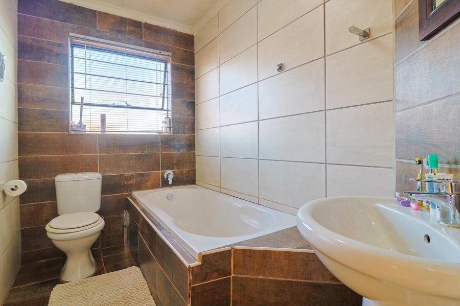 3 Bedroom Property for Sale in Liefde en Vrede Gauteng