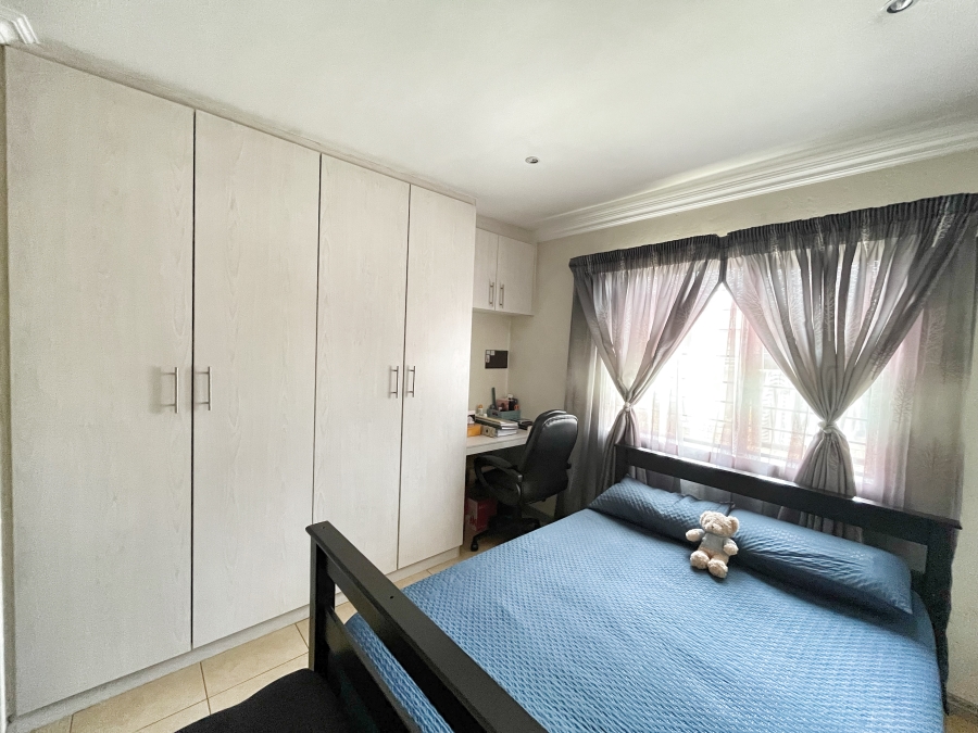 2 Bedroom Property for Sale in New Redruth Gauteng