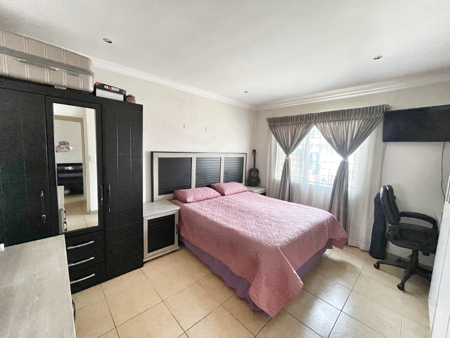 2 Bedroom Property for Sale in New Redruth Gauteng