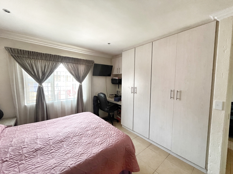 2 Bedroom Property for Sale in New Redruth Gauteng
