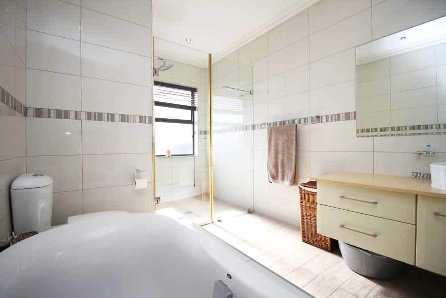 3 Bedroom Property for Sale in Waterfall Country Village Gauteng