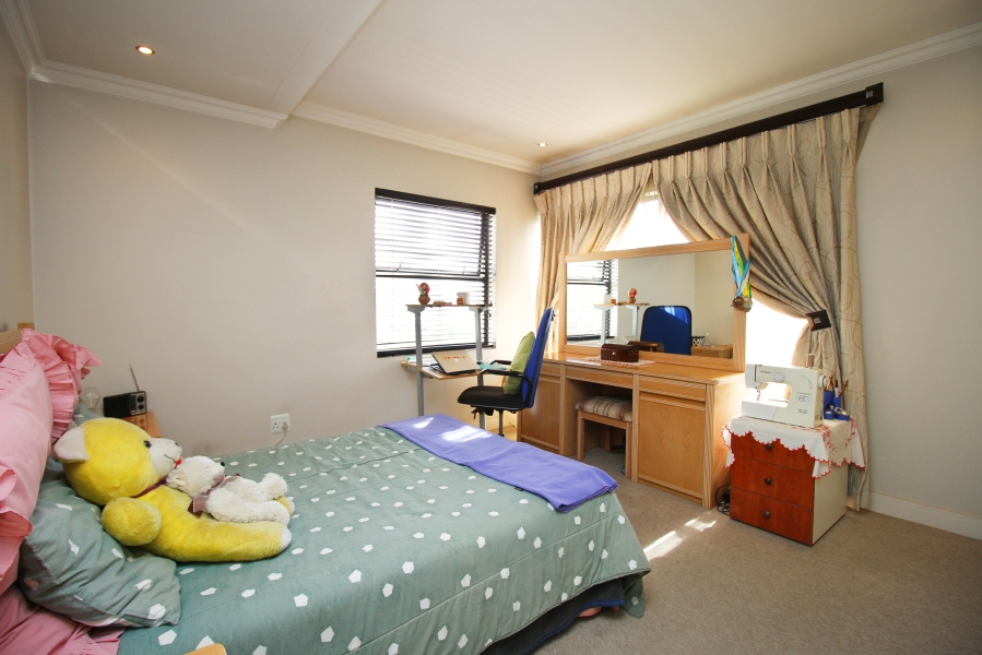 3 Bedroom Property for Sale in Waterfall Country Village Gauteng