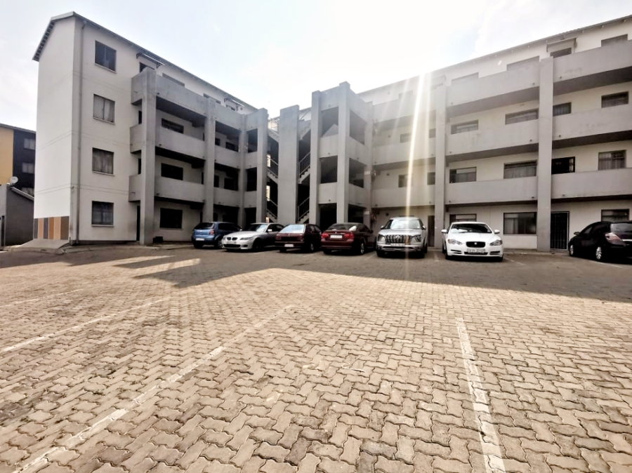 2 Bedroom Property for Sale in Fleurhof Gauteng