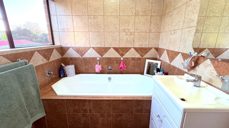 5 Bedroom Property for Sale in Ferryvale Gauteng