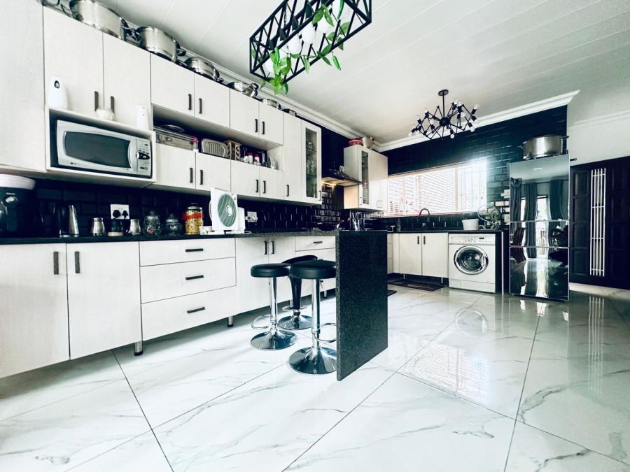 3 Bedroom Property for Sale in Brackendowns Gauteng