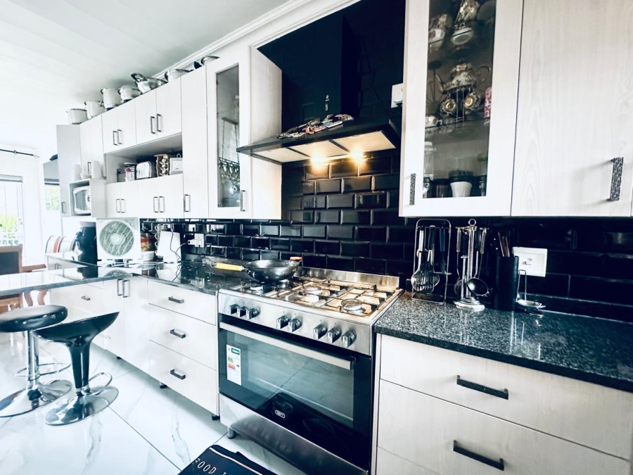 3 Bedroom Property for Sale in Brackendowns Gauteng