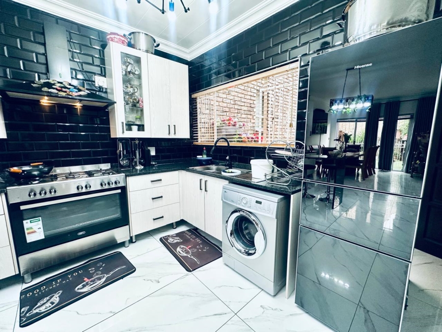3 Bedroom Property for Sale in Brackendowns Gauteng