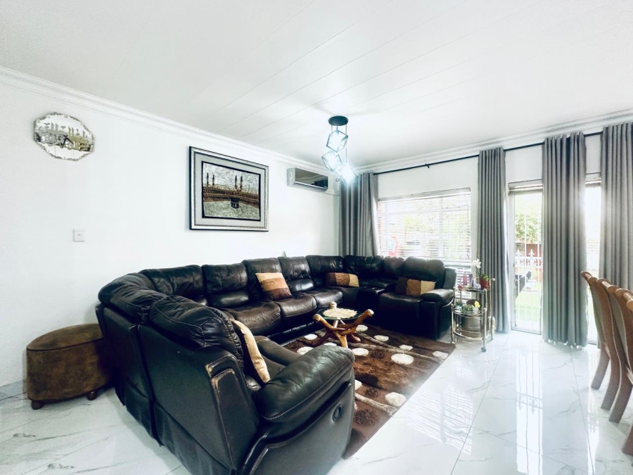 3 Bedroom Property for Sale in Brackendowns Gauteng