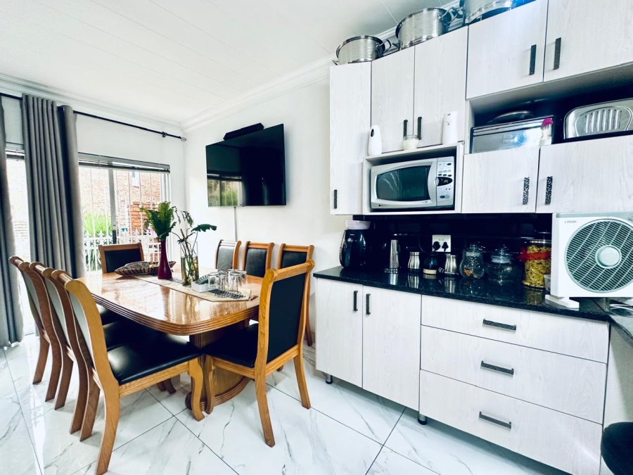 3 Bedroom Property for Sale in Brackendowns Gauteng
