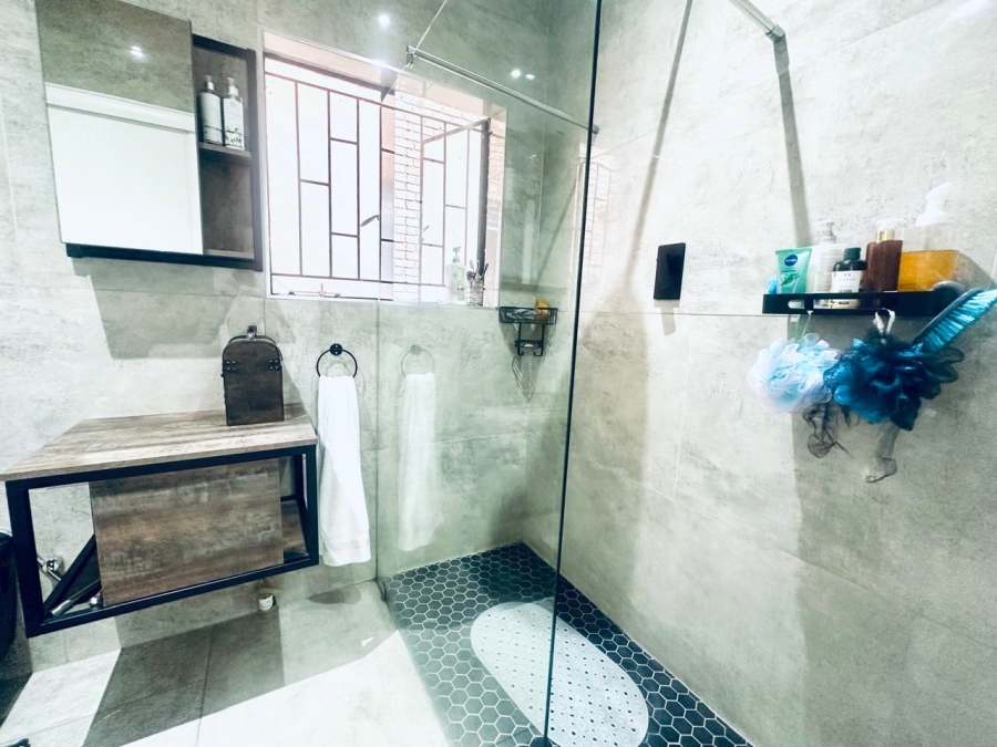 3 Bedroom Property for Sale in Brackendowns Gauteng