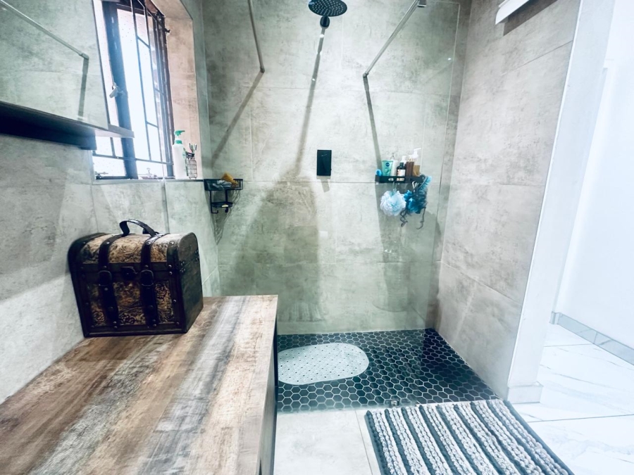 3 Bedroom Property for Sale in Brackendowns Gauteng