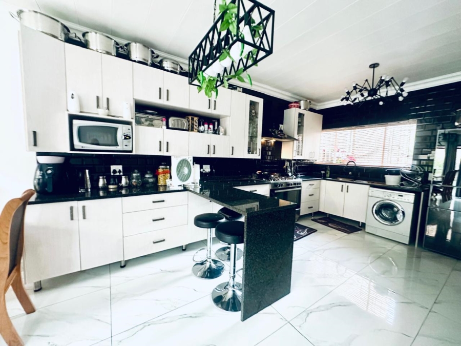 3 Bedroom Property for Sale in Brackendowns Gauteng