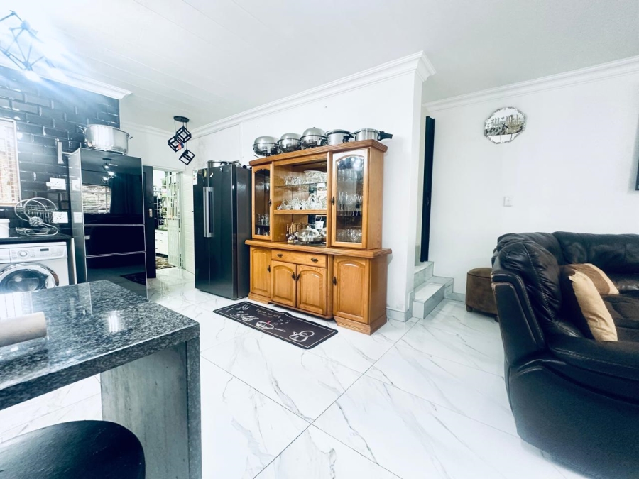 3 Bedroom Property for Sale in Brackendowns Gauteng