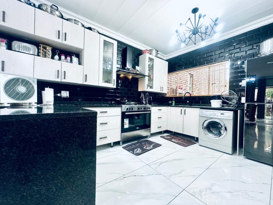 3 Bedroom Property for Sale in Brackendowns Gauteng