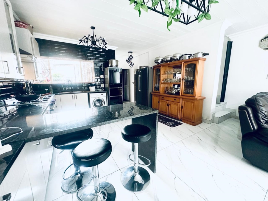 3 Bedroom Property for Sale in Brackendowns Gauteng