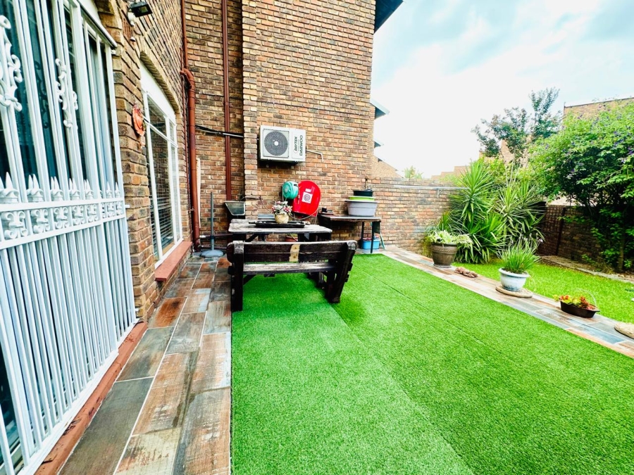 3 Bedroom Property for Sale in Brackendowns Gauteng