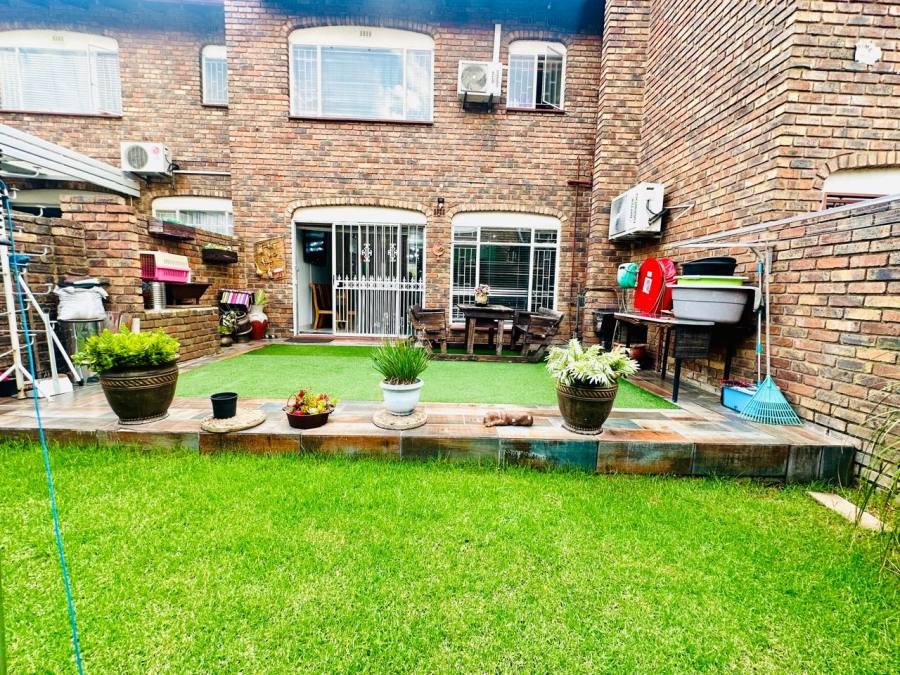 3 Bedroom Property for Sale in Brackendowns Gauteng
