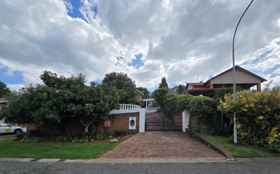 4 Bedroom Property for Sale in Glenvista Gauteng