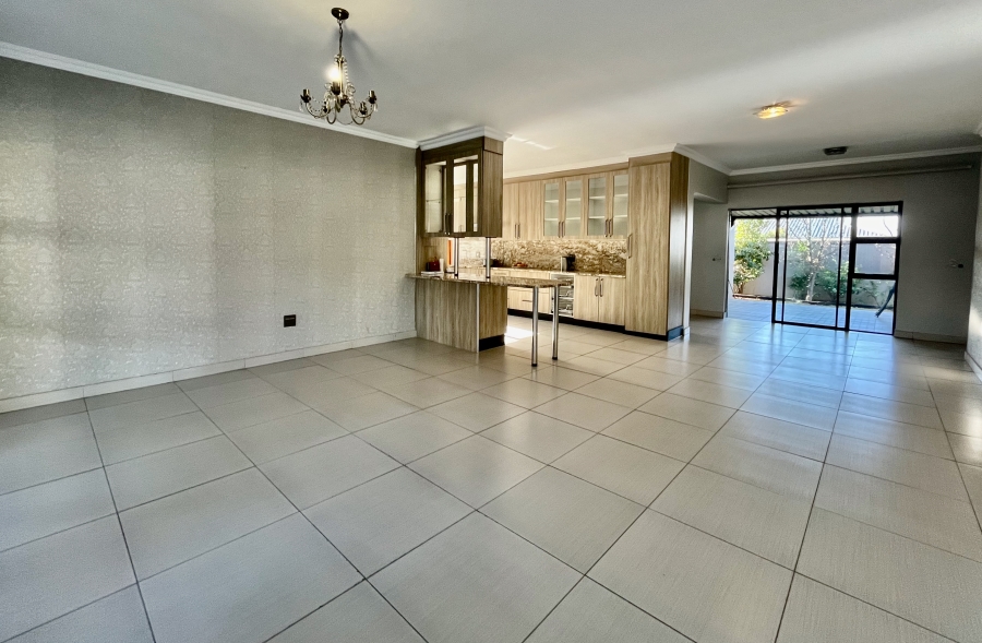 To Let 4 Bedroom Property for Rent in Leeuwenhof Estate Gauteng