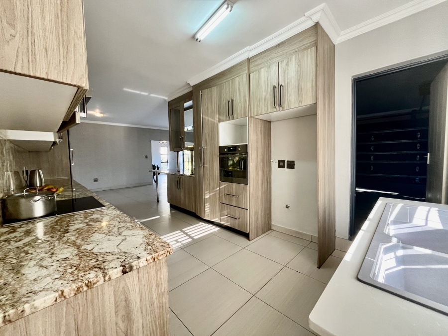 To Let 4 Bedroom Property for Rent in Leeuwenhof Estate Gauteng