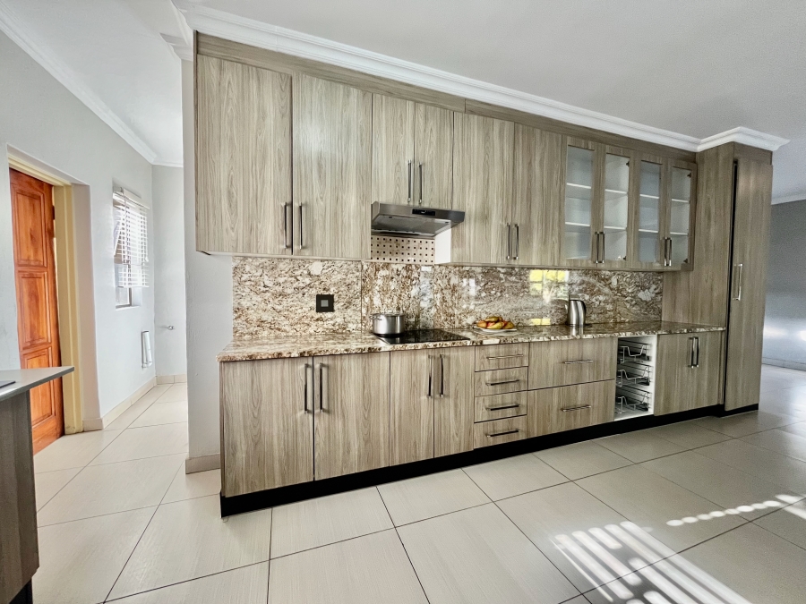 To Let 4 Bedroom Property for Rent in Leeuwenhof Estate Gauteng
