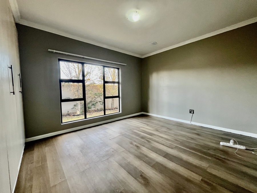 To Let 4 Bedroom Property for Rent in Leeuwenhof Estate Gauteng