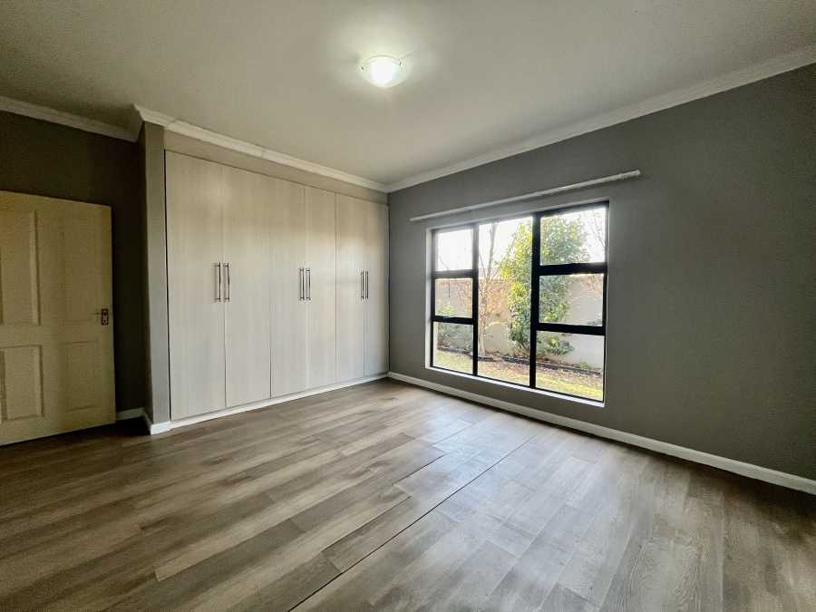 To Let 4 Bedroom Property for Rent in Leeuwenhof Estate Gauteng