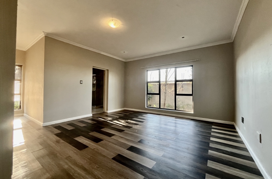 To Let 4 Bedroom Property for Rent in Leeuwenhof Estate Gauteng