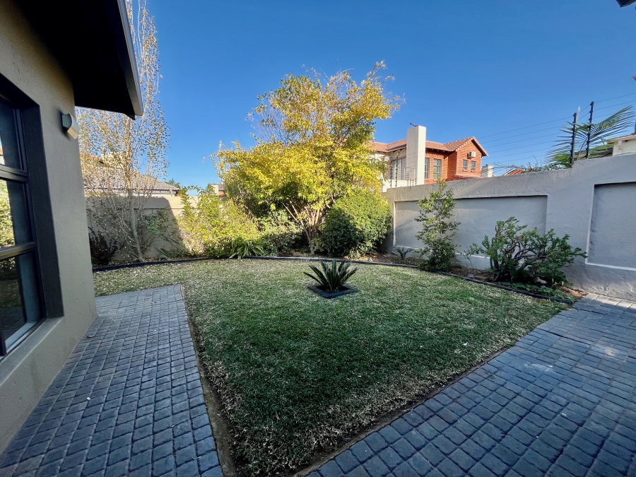 To Let 4 Bedroom Property for Rent in Leeuwenhof Estate Gauteng