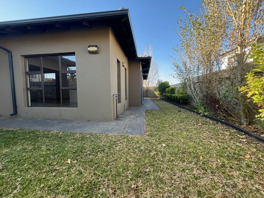 To Let 4 Bedroom Property for Rent in Leeuwenhof Estate Gauteng