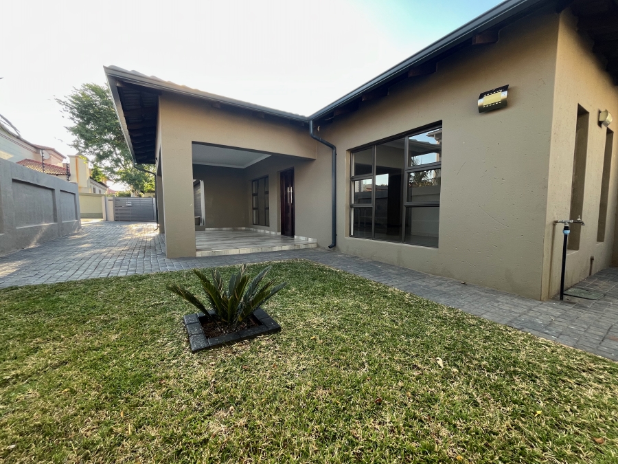 To Let 4 Bedroom Property for Rent in Leeuwenhof Estate Gauteng