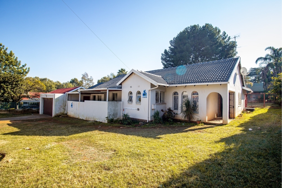 To Let 3 Bedroom Property for Rent in Wilro Park Gauteng