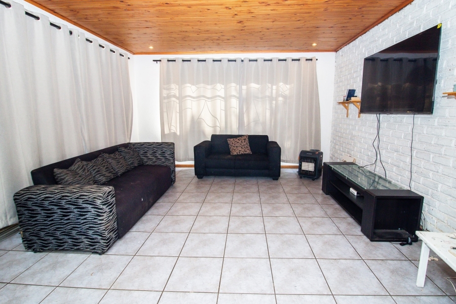 To Let 3 Bedroom Property for Rent in Wilro Park Gauteng
