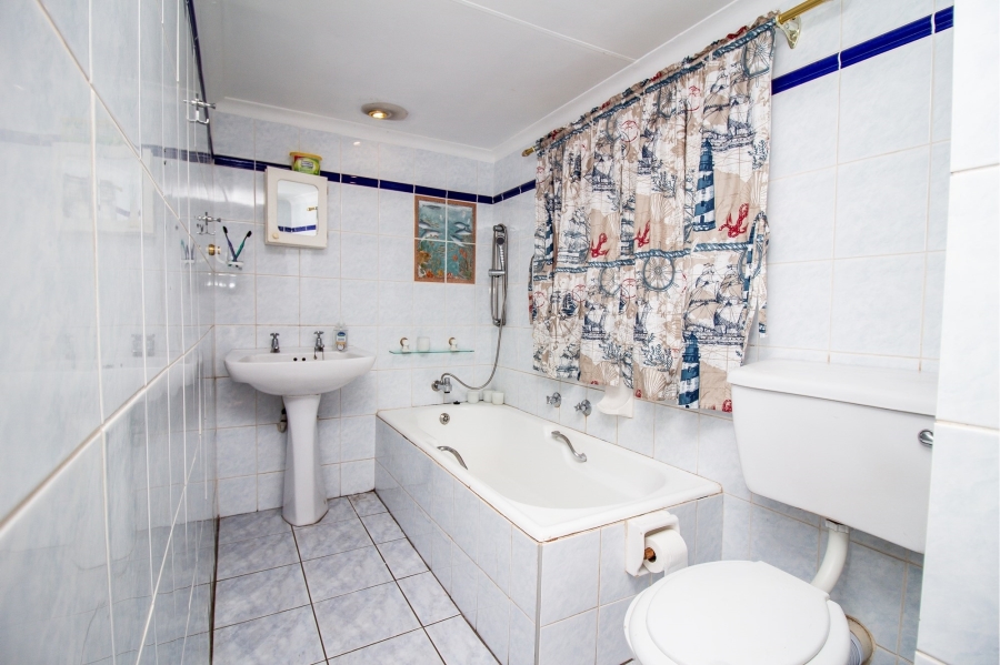 To Let 3 Bedroom Property for Rent in Wilro Park Gauteng