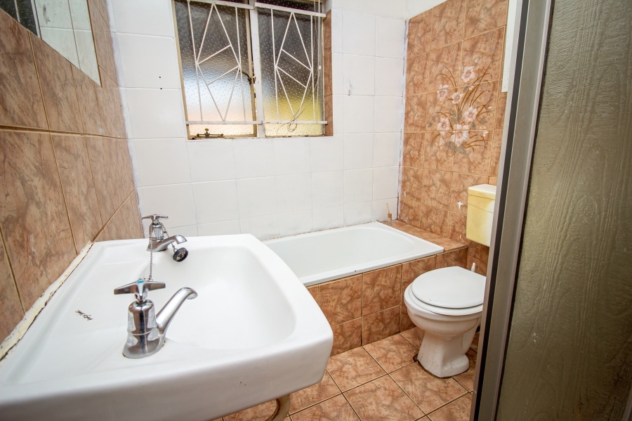 To Let 3 Bedroom Property for Rent in Wilro Park Gauteng