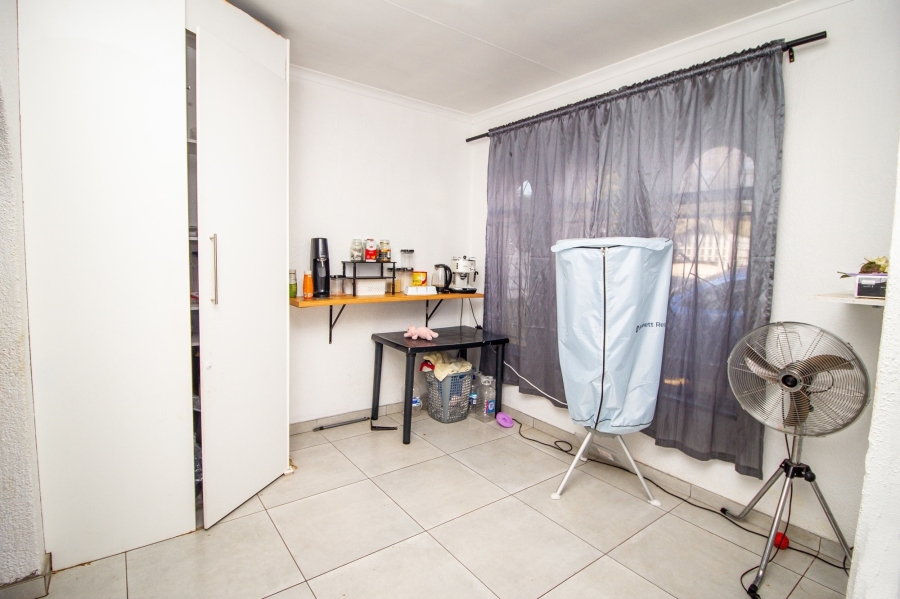 To Let 3 Bedroom Property for Rent in Wilro Park Gauteng