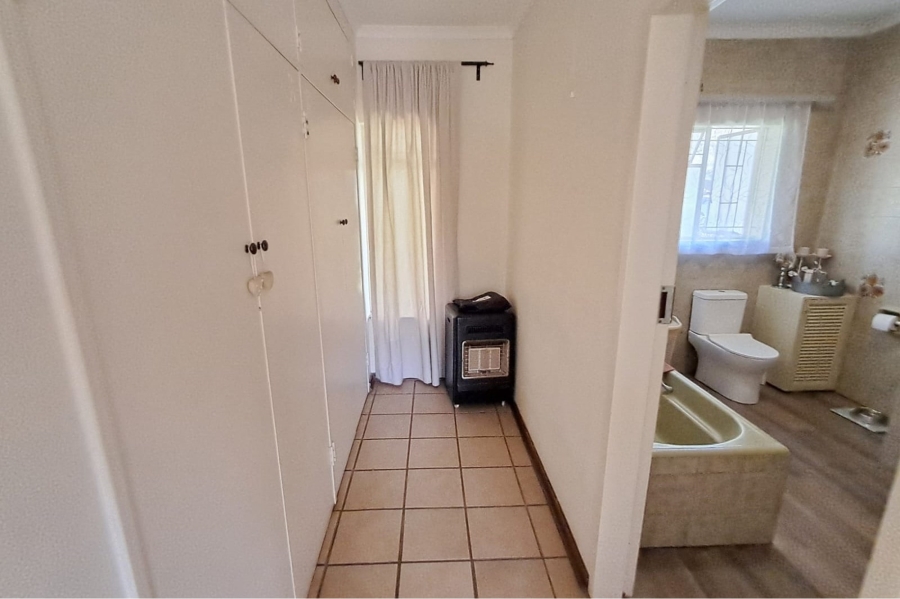 5 Bedroom Property for Sale in Wierda Park Gauteng