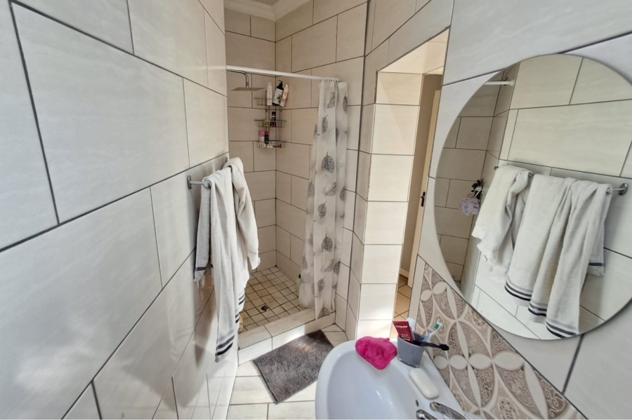 5 Bedroom Property for Sale in Wierda Park Gauteng