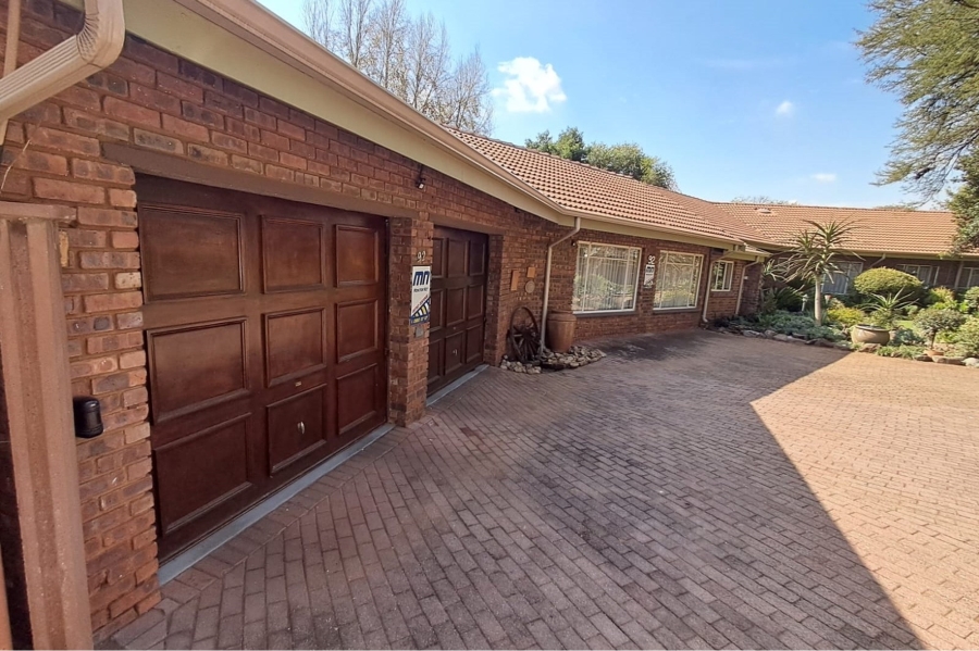 5 Bedroom Property for Sale in Wierda Park Gauteng