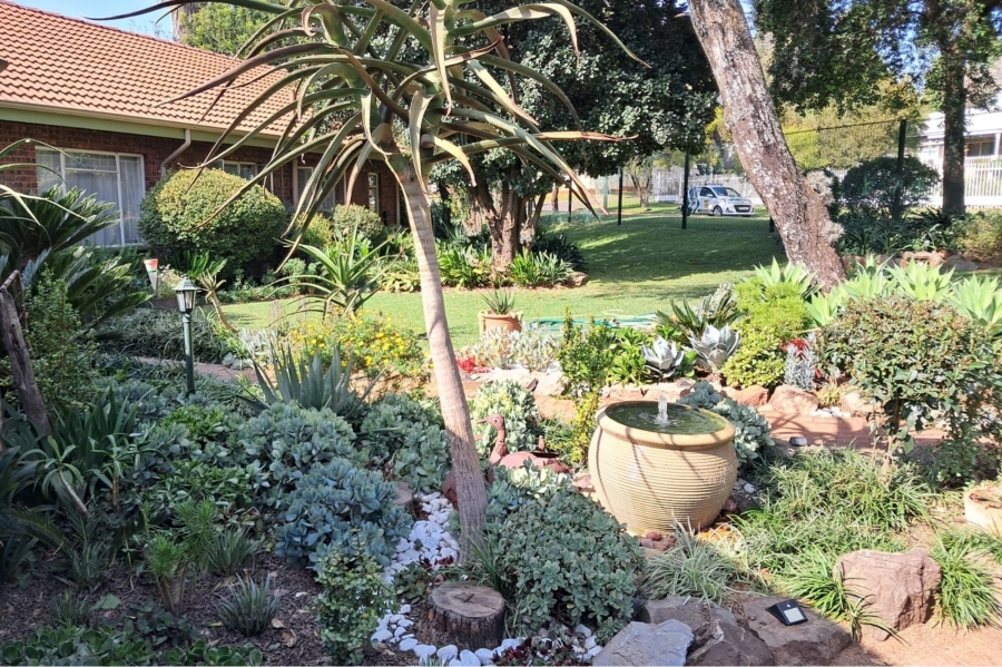 5 Bedroom Property for Sale in Wierda Park Gauteng