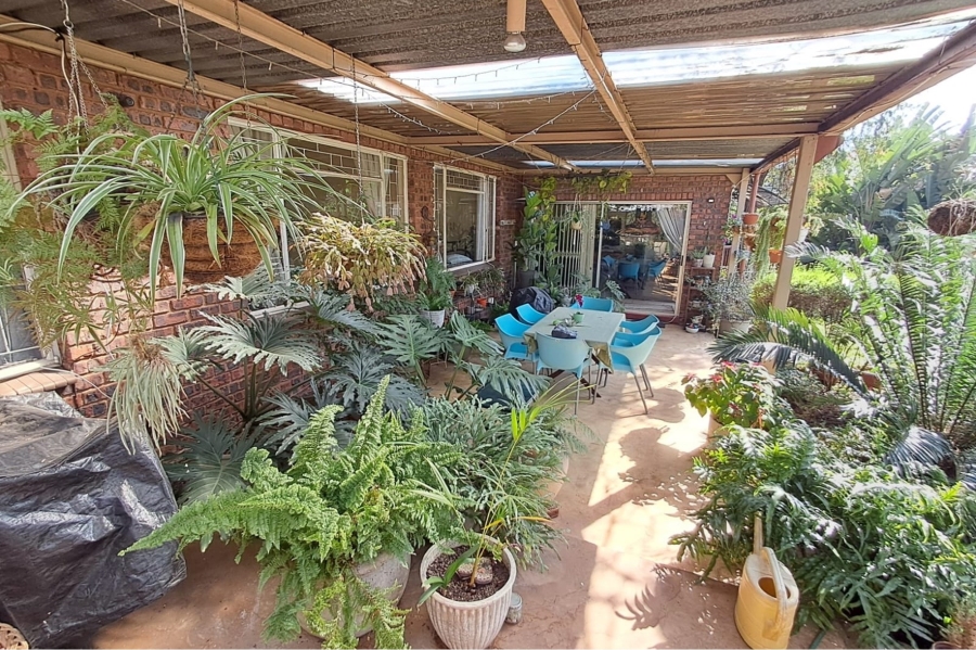 5 Bedroom Property for Sale in Wierda Park Gauteng