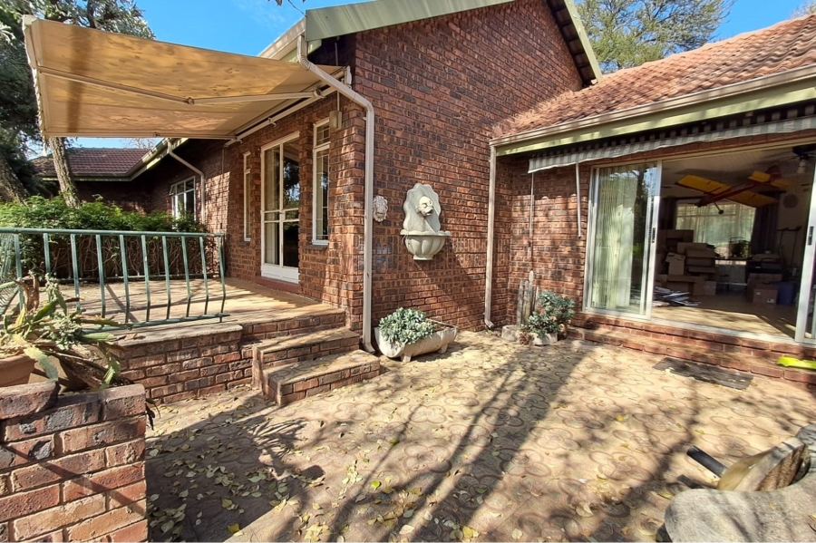 5 Bedroom Property for Sale in Wierda Park Gauteng