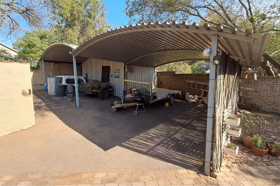 5 Bedroom Property for Sale in Wierda Park Gauteng