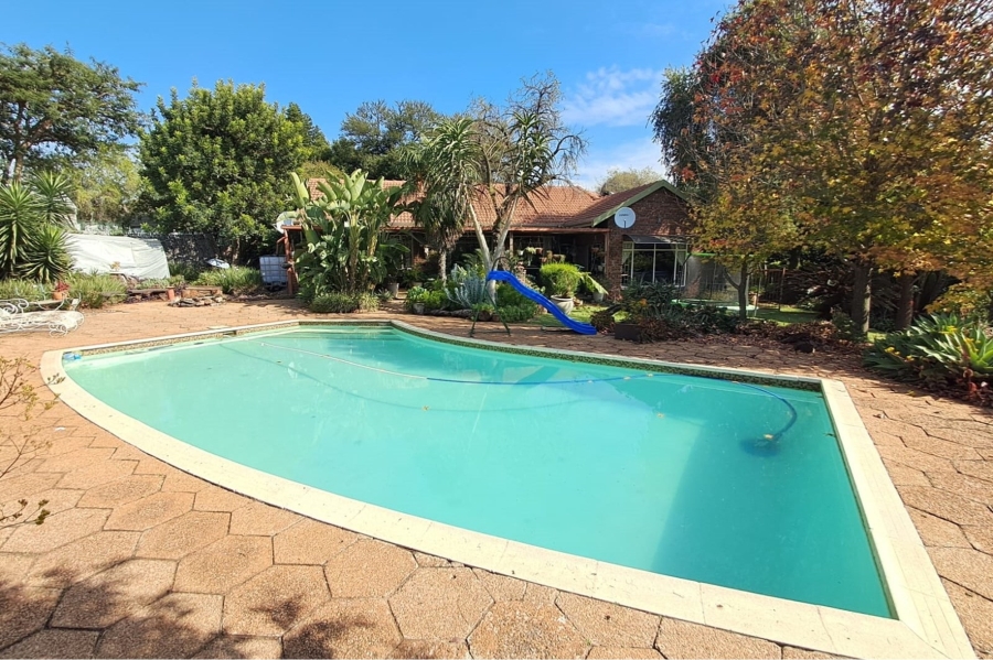 5 Bedroom Property for Sale in Wierda Park Gauteng