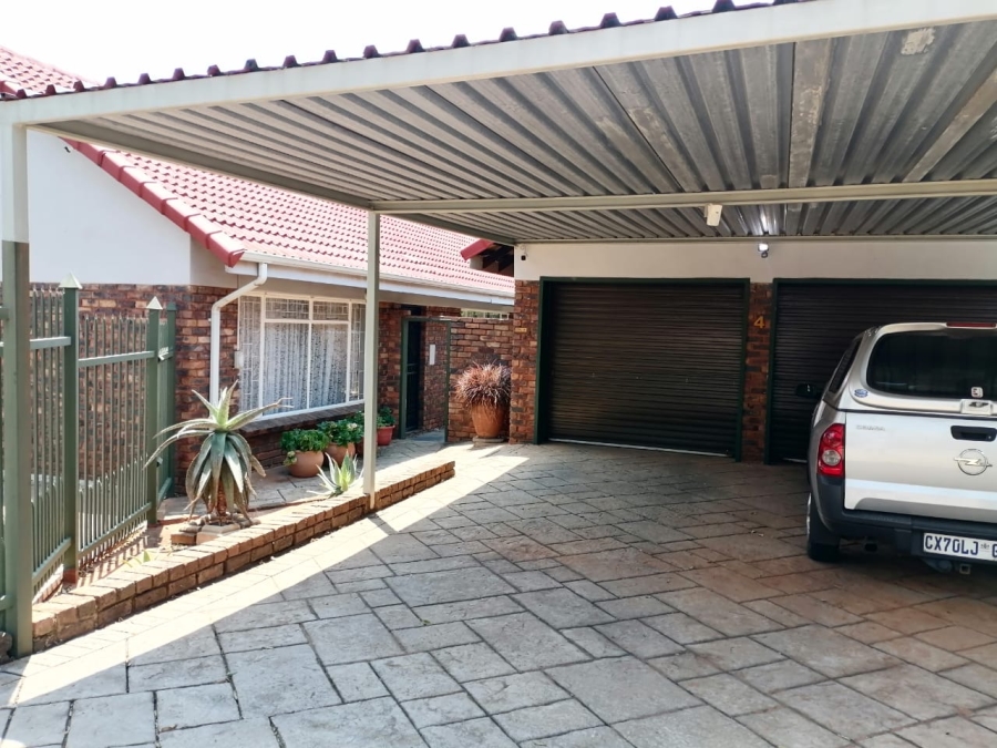 3 Bedroom Property for Sale in Theresa Park Gauteng