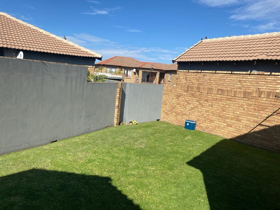 2 Bedroom Property for Sale in Halfway Gardens Gauteng